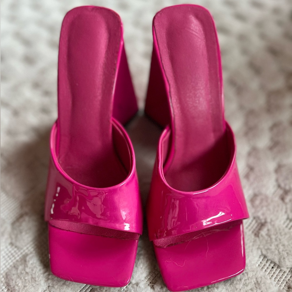 Dark pink barbie sandler heels!